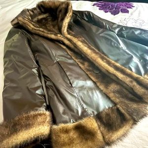VINTAGE Amazing one-of-a-kind brown faux fur / leather reversible coat / sm-med